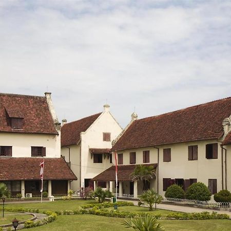 Hotel Sutomo Makassar Kültér fotó